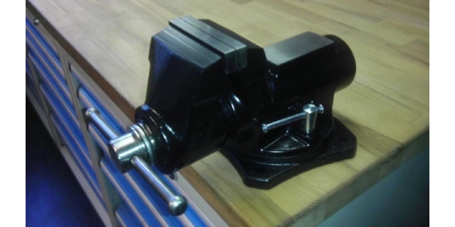 Svěrák YORK 100mm PDS černý
