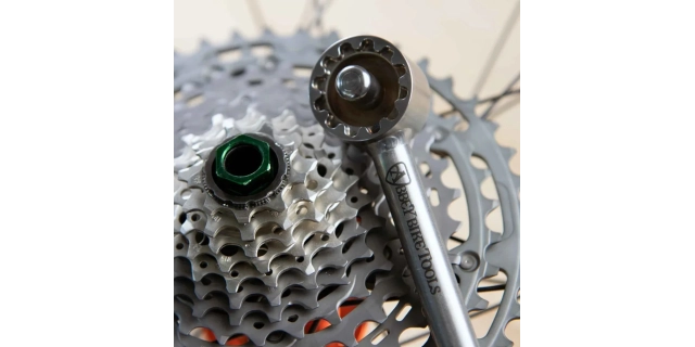 Stahovák kazety Shimano s 9 zuby