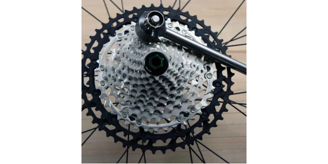 Stahovák kazety Shimano s 9 zuby