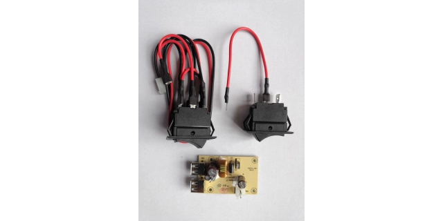Sada vypínačů a elektroniky ze stojanu PRS-33-2 a AOK