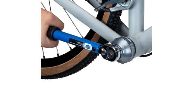 Stahovák středového složení FSA a Wheels